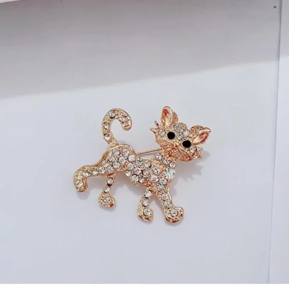 Elegant Gold Cat Brooch - Picture 3 of 6